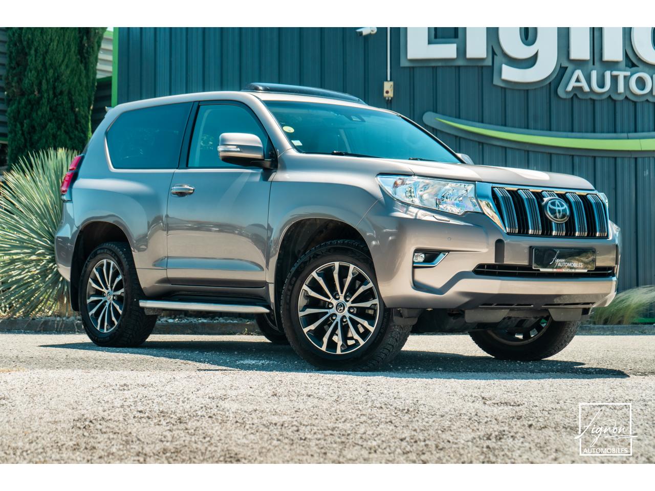 TOYOTA LAND CRUISER 2.8 177 D-4D 5 places  Lounge - à partir de 672 euros