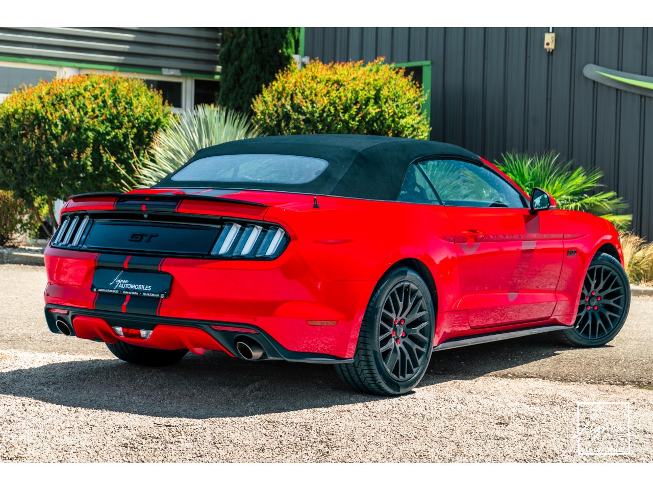 Photo FORD MUSTANG Cabriolet 5.0 V8 421 - BVA  GT  - CAMERA CARPLAY PACK PREMIUM - à partir de 571 euros