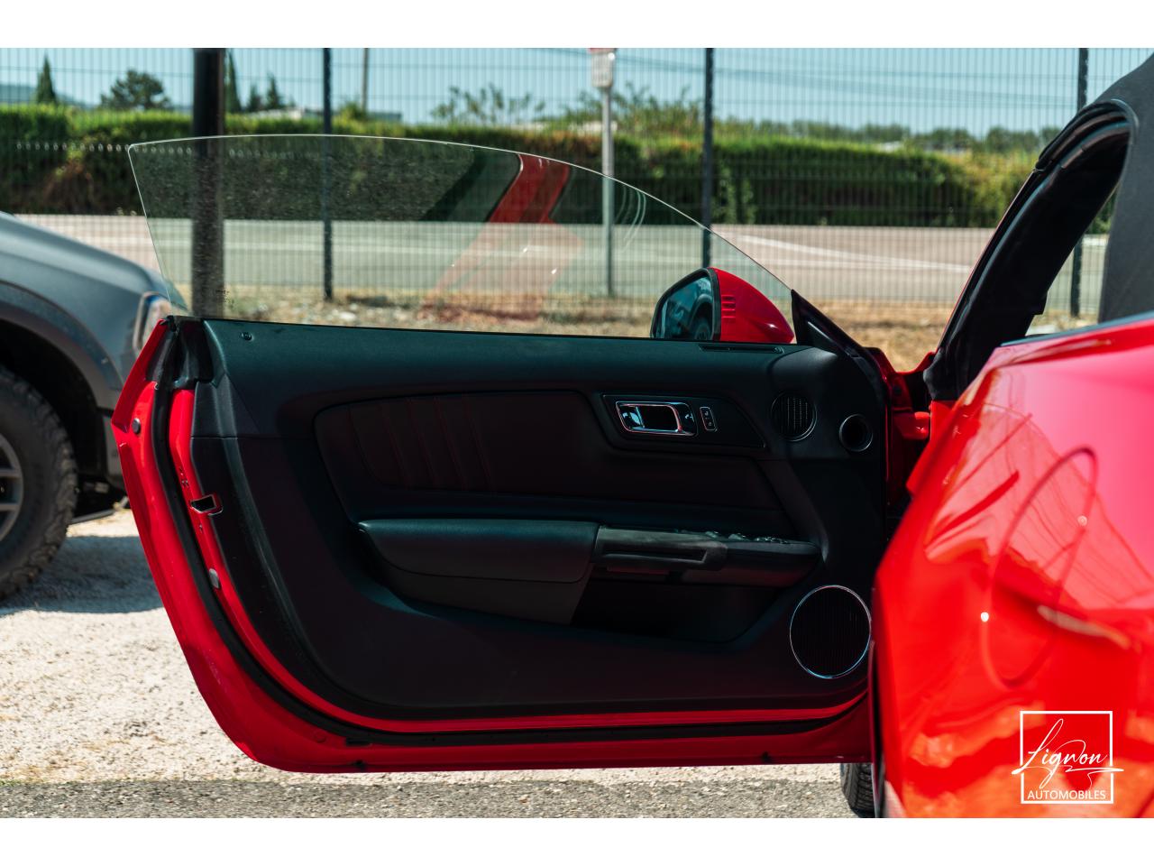 Photo FORD MUSTANG Cabriolet 5.0 V8 421 - BVA  GT  - CAMERA CARPLAY PACK PREMIUM - à partir de 571 euros