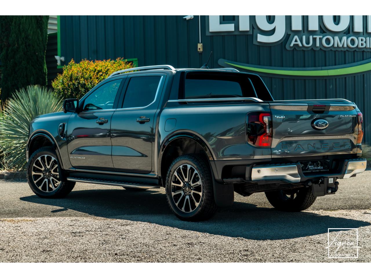 Photo FORD RANGER Platinum 3.0 V6 240 - BVA10 Double Cabine - à partir de 468 euros