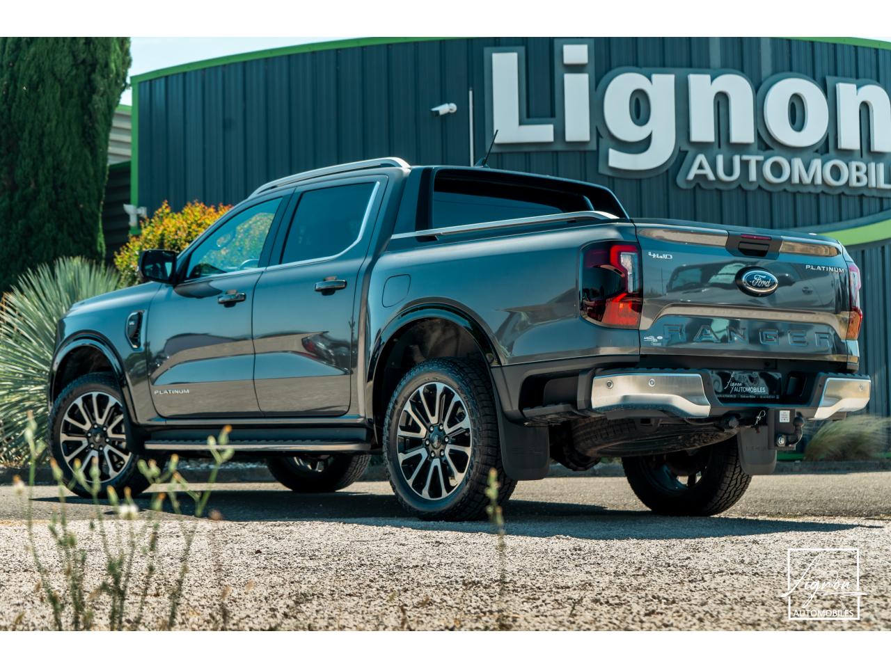 Photo FORD RANGER Platinum 3.0 V6 240 - BVA10 Double Cabine - à partir de 468 euros