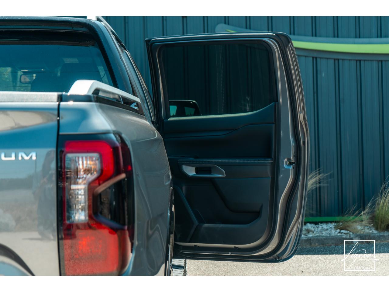 Photo FORD RANGER Platinum 3.0 V6 240 - BVA10 Double Cabine - à partir de 468 euros