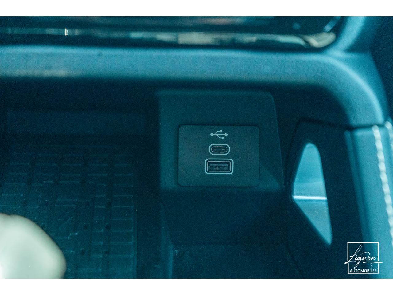 Photo FORD RANGER Platinum 3.0 V6 240 - BVA10 Double Cabine - à partir de 468 euros