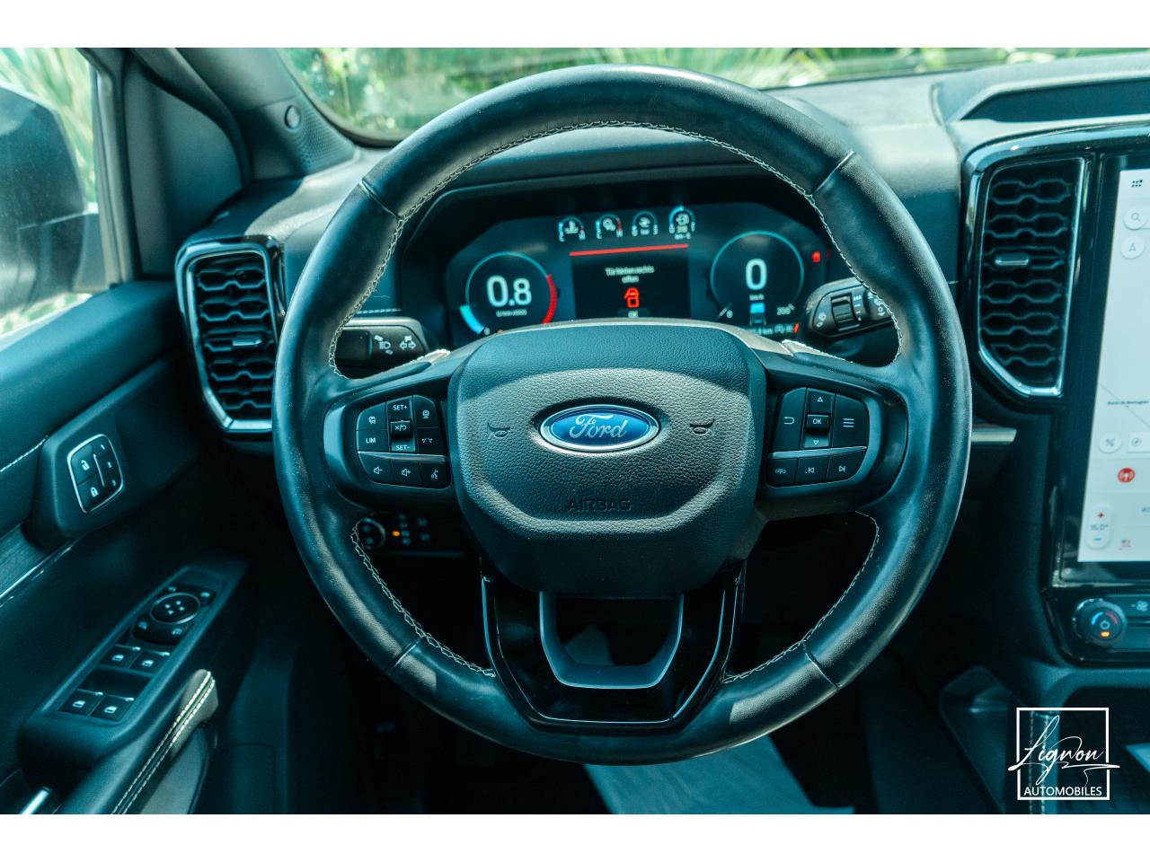 Photo FORD RANGER Platinum 3.0 V6 240 - BVA10 Double Cabine - à partir de 468 euros