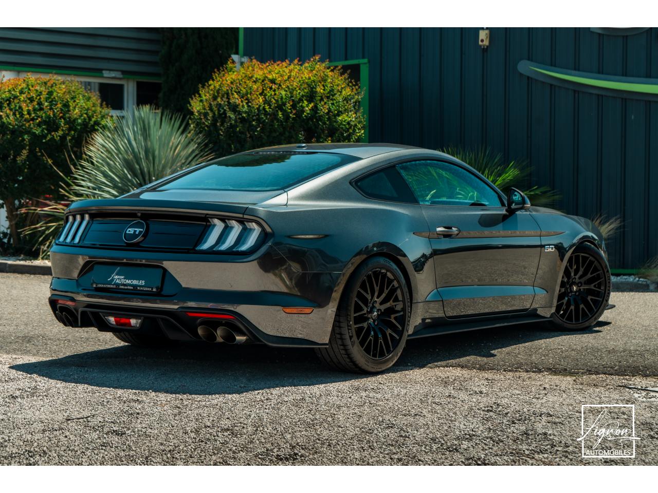 Photo FORD MUSTANG Fastback 5.0 V8 - BVM6 - 450  -  RECARO - 1er Main - à partir de 724 euros