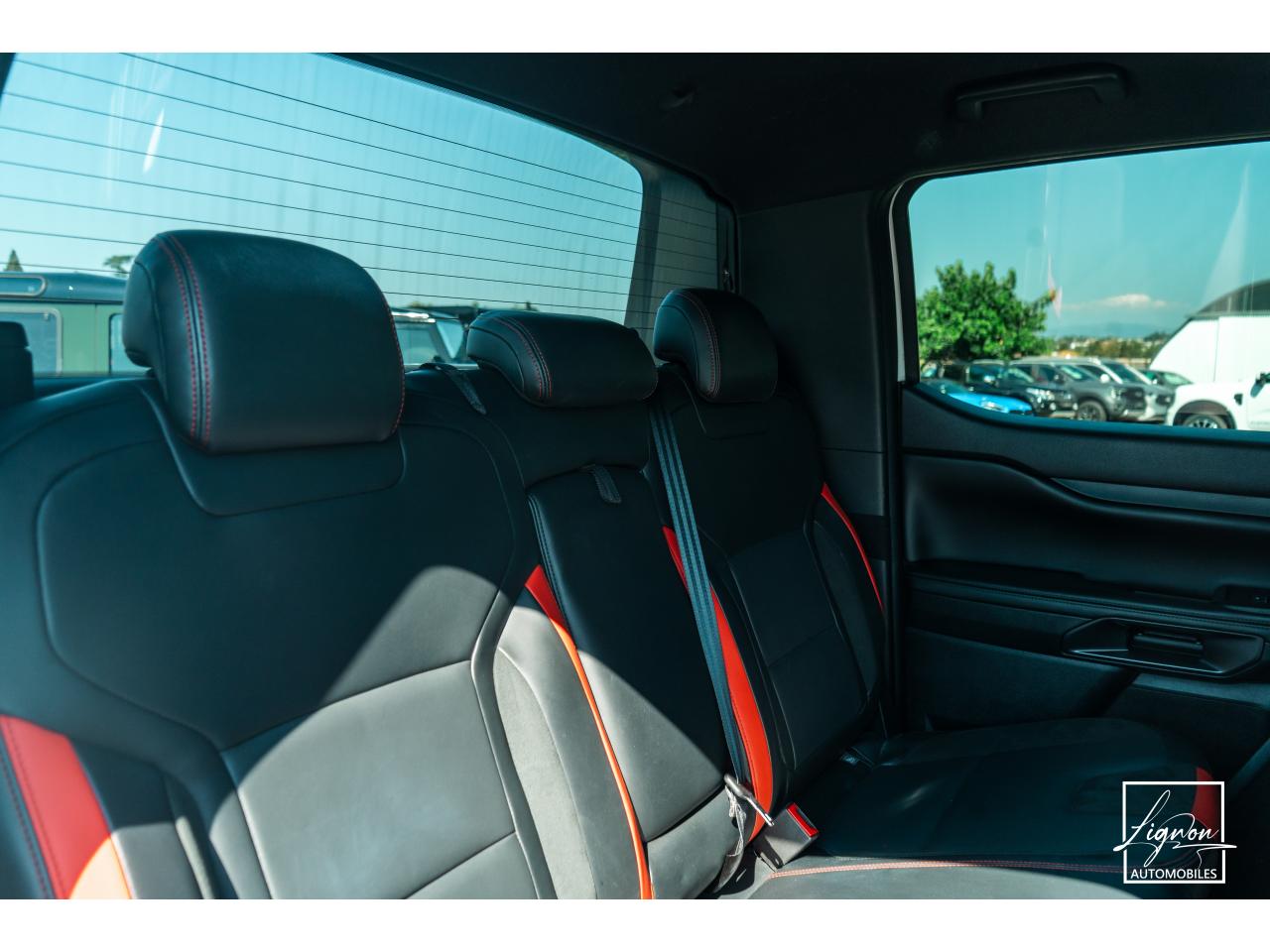 Photo FORD RAPTOR 3.0 V6 EcoBoost - 292 ch - BVA10 DOUBLE CABINE - à partir de 491 euros