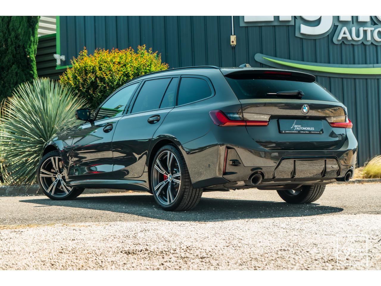 Photo BMW SERIE 3 330d xDrive Touring - BVA  TOURING G21 LCI M Sport PHASE 2 - à partir de 445 euros