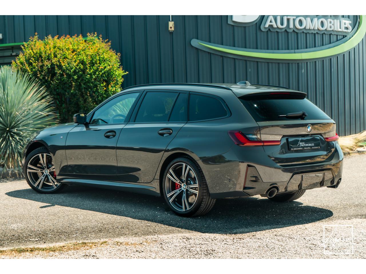 Photo BMW SERIE 3 330d xDrive Touring - BVA  TOURING G21 LCI M Sport PHASE 2 - à partir de 445 euros