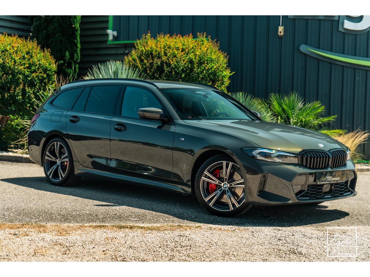 Photo BMW SERIE 3 330d xDrive Touring - BVA  TOURING G21 LCI M Sport PHASE 2 - à partir de 445 euros