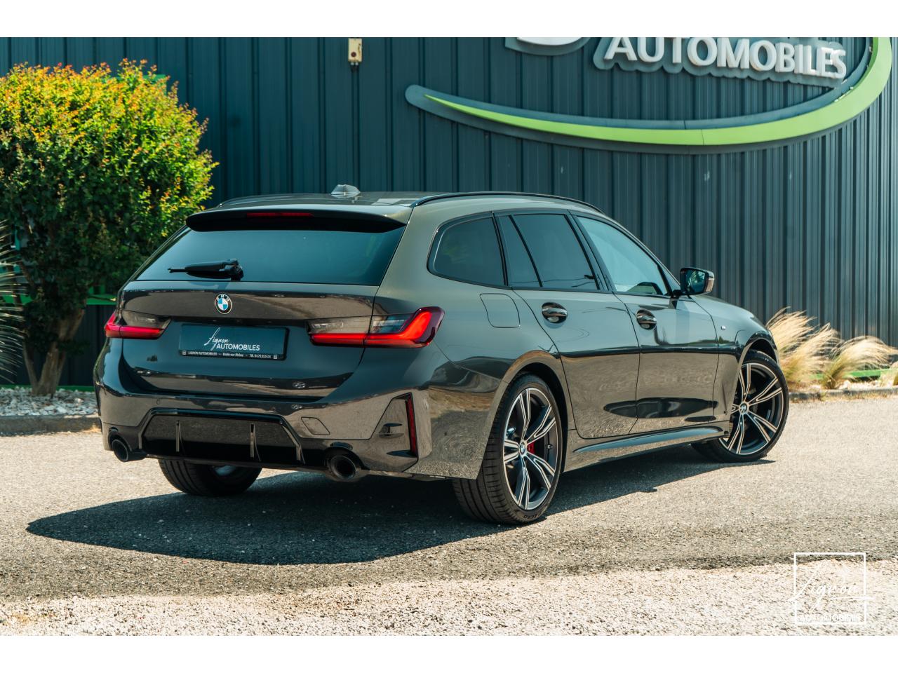 Photo BMW SERIE 3 330d xDrive Touring - BVA  TOURING G21 LCI M Sport PHASE 2 - à partir de 445 euros