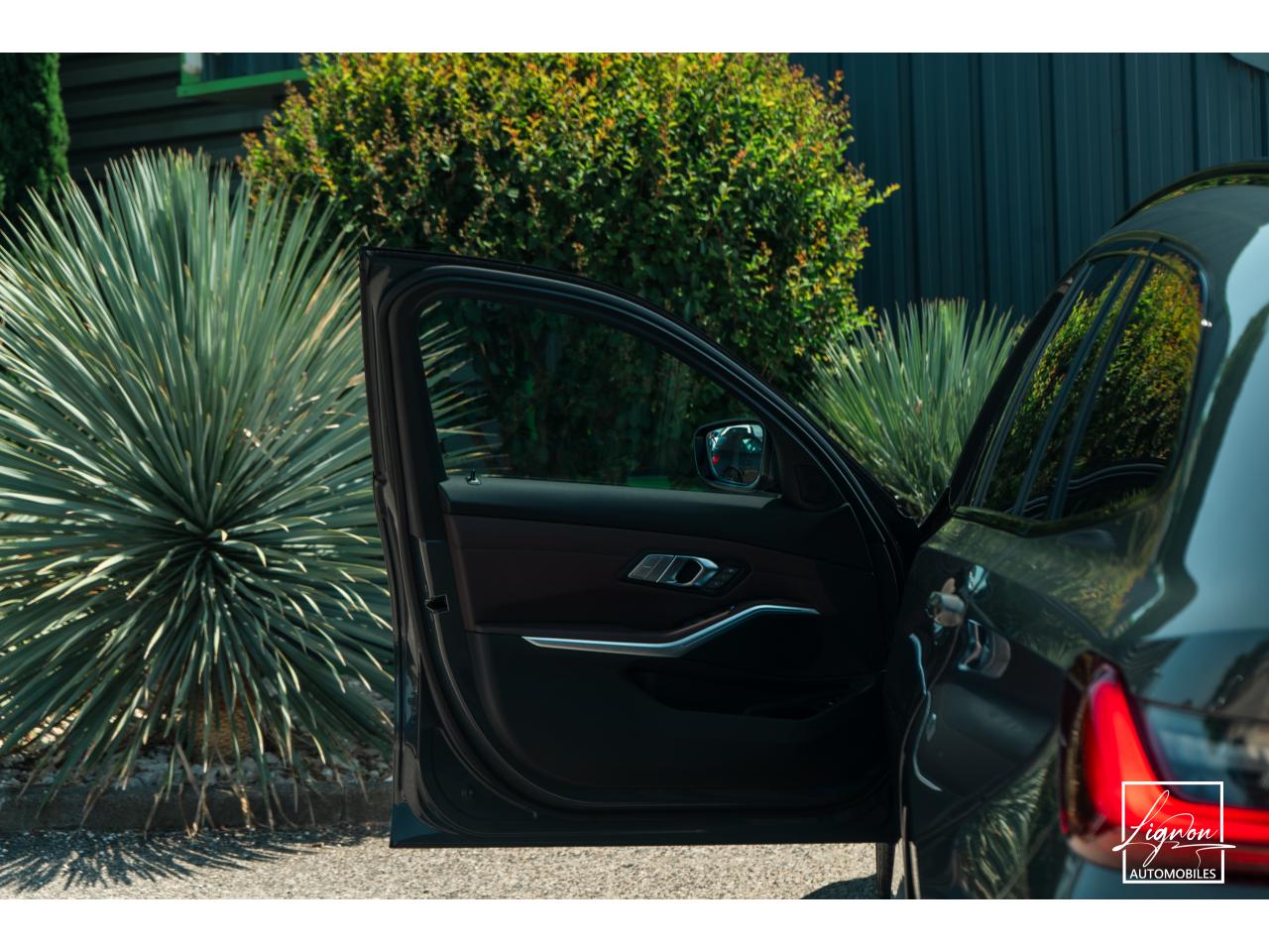 Photo BMW SERIE 3 330d xDrive Touring - BVA  TOURING G21 LCI M Sport PHASE 2 - à partir de 445 euros