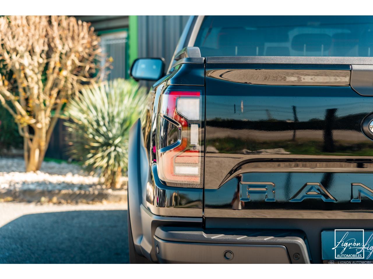 Photo FORD RANGER Raptor 3.0 V6 EcoBoost - 292 - BVA Double Cabine - TVA Apparente - à partir de 723 euros