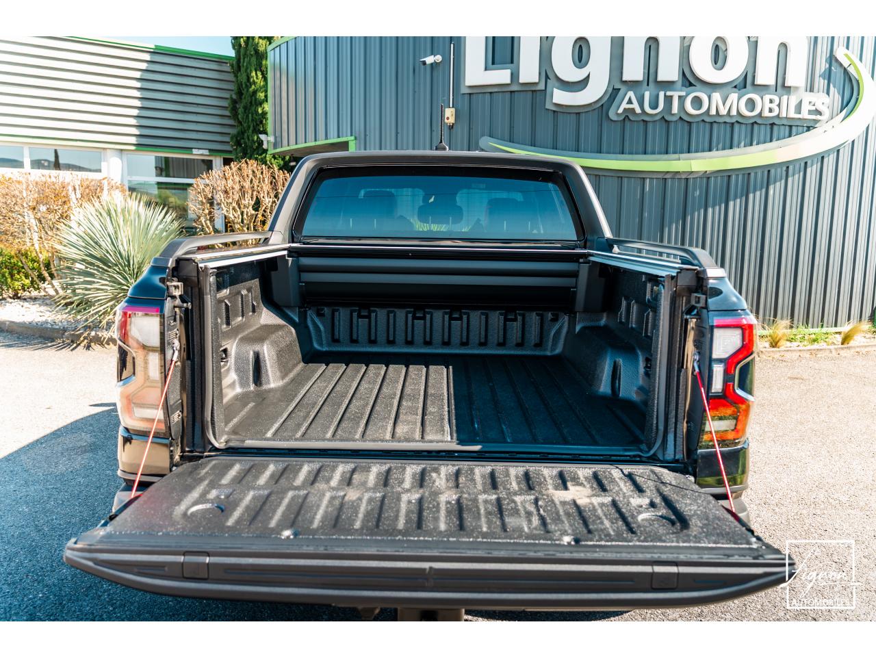 Photo FORD RANGER Raptor 3.0 V6 EcoBoost - 292 - BVA Double Cabine - TVA Apparente - à partir de 723 euros