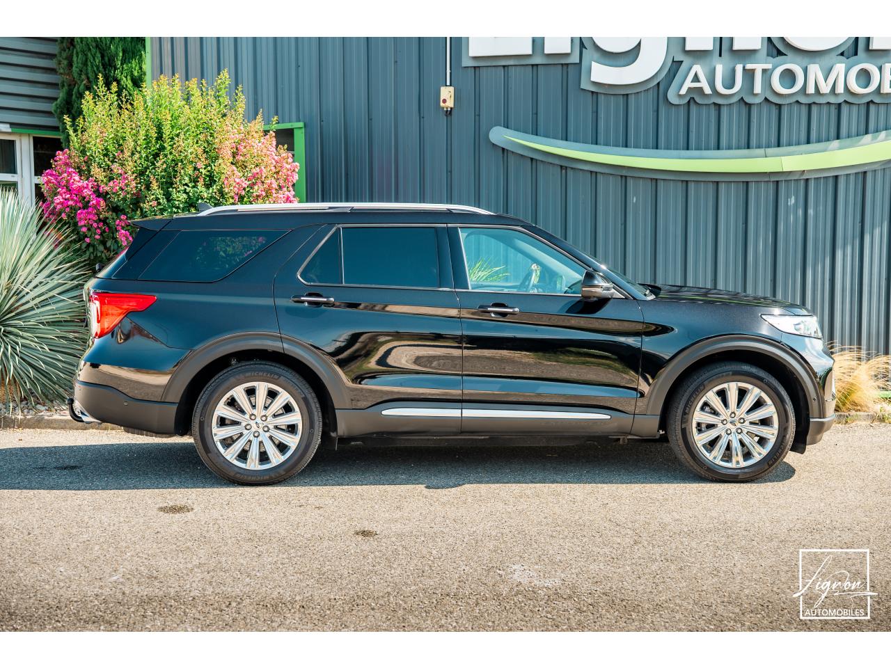 Photo FORD EXPLORER Platinum 3.0 V6 EcoBoost - 457 Parallel PHEV - BVA  7 places - TVA Apparente - 1er main - à partir d