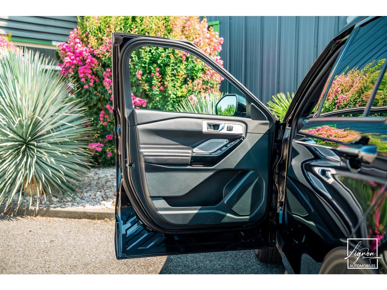 Photo FORD EXPLORER Platinum 3.0 V6 EcoBoost - 457 Parallel PHEV - BVA  7 places - TVA Apparente - 1er main - à partir d