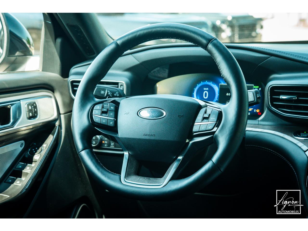 Photo FORD EXPLORER Platinum 3.0 V6 EcoBoost - 457 Parallel PHEV - BVA  7 places - TVA Apparente - 1er main - à partir d