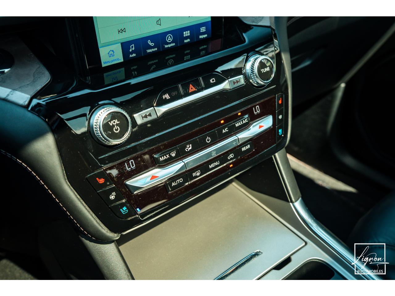 Photo FORD EXPLORER Platinum 3.0 V6 EcoBoost - 457 Parallel PHEV - BVA  7 places - TVA Apparente - 1er main - à partir d