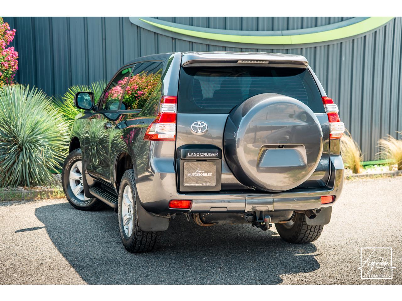 Photo TOYOTA LAND CRUISER 177 D-4D 5 places  KDJ 150 Légende BVM6