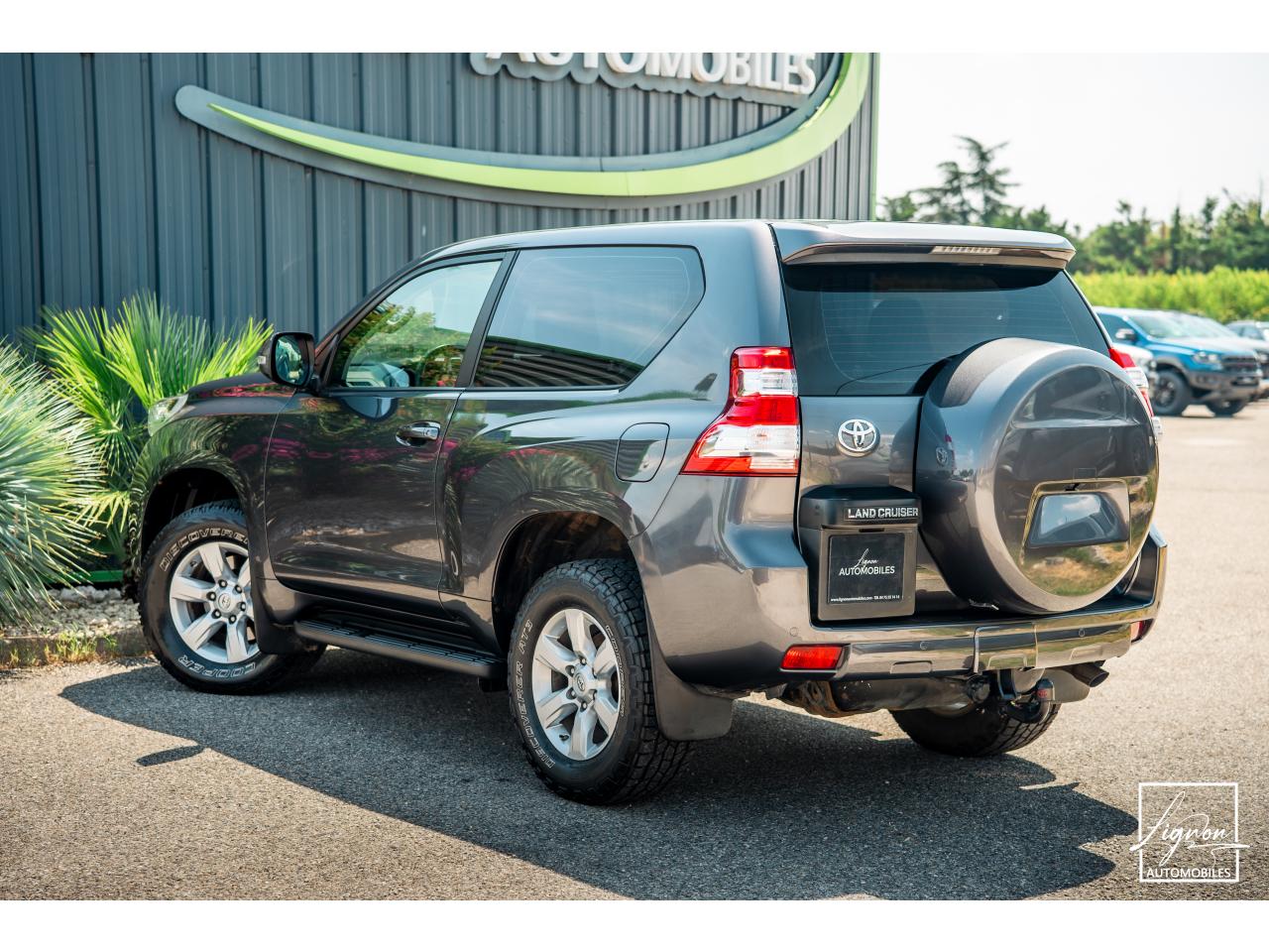 Photo TOYOTA LAND CRUISER 177 D-4D 5 places  KDJ 150 Légende BVM6