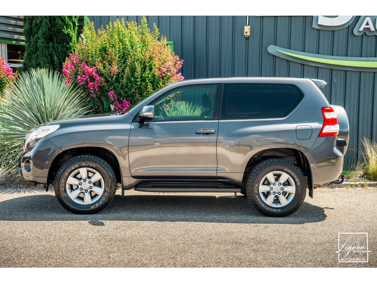 Photo TOYOTA LAND CRUISER 177 D-4D 5 places  KDJ 150 Légende BVM6