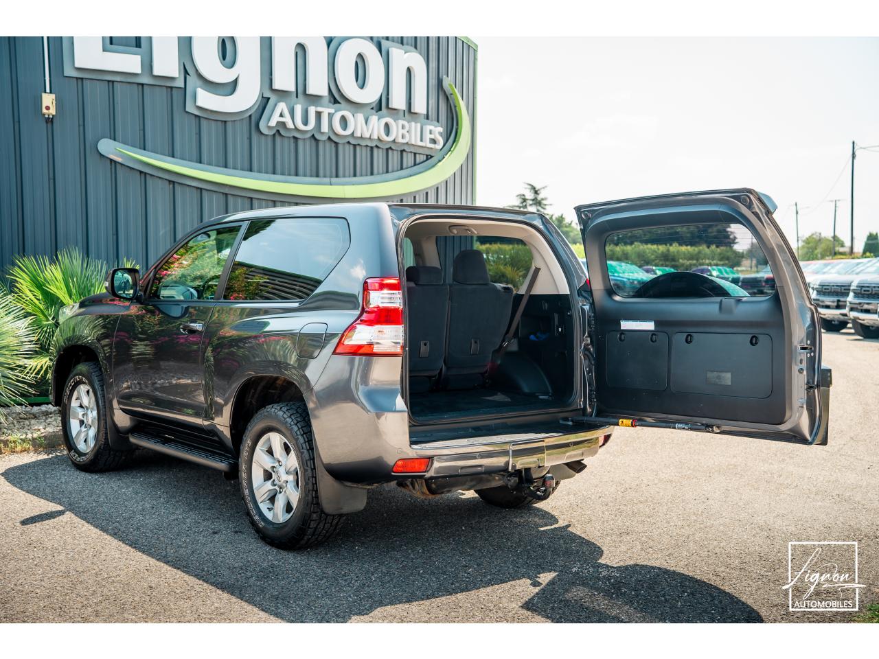 Photo TOYOTA LAND CRUISER 177 D-4D 5 places  KDJ 150 Légende BVM6