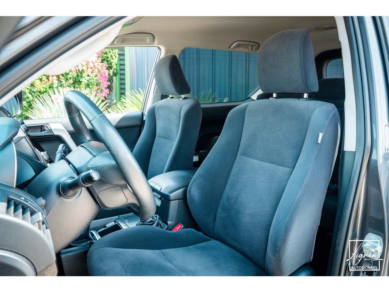Photo TOYOTA LAND CRUISER 177 D-4D 5 places  KDJ 150 Légende BVM6