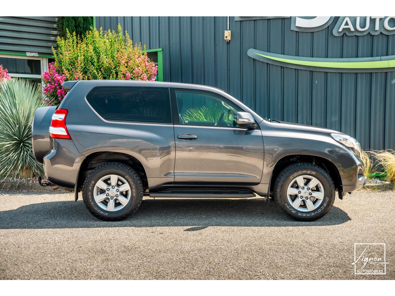 Photo TOYOTA LAND CRUISER 177 D-4D 5 places  KDJ 150 Légende BVM6