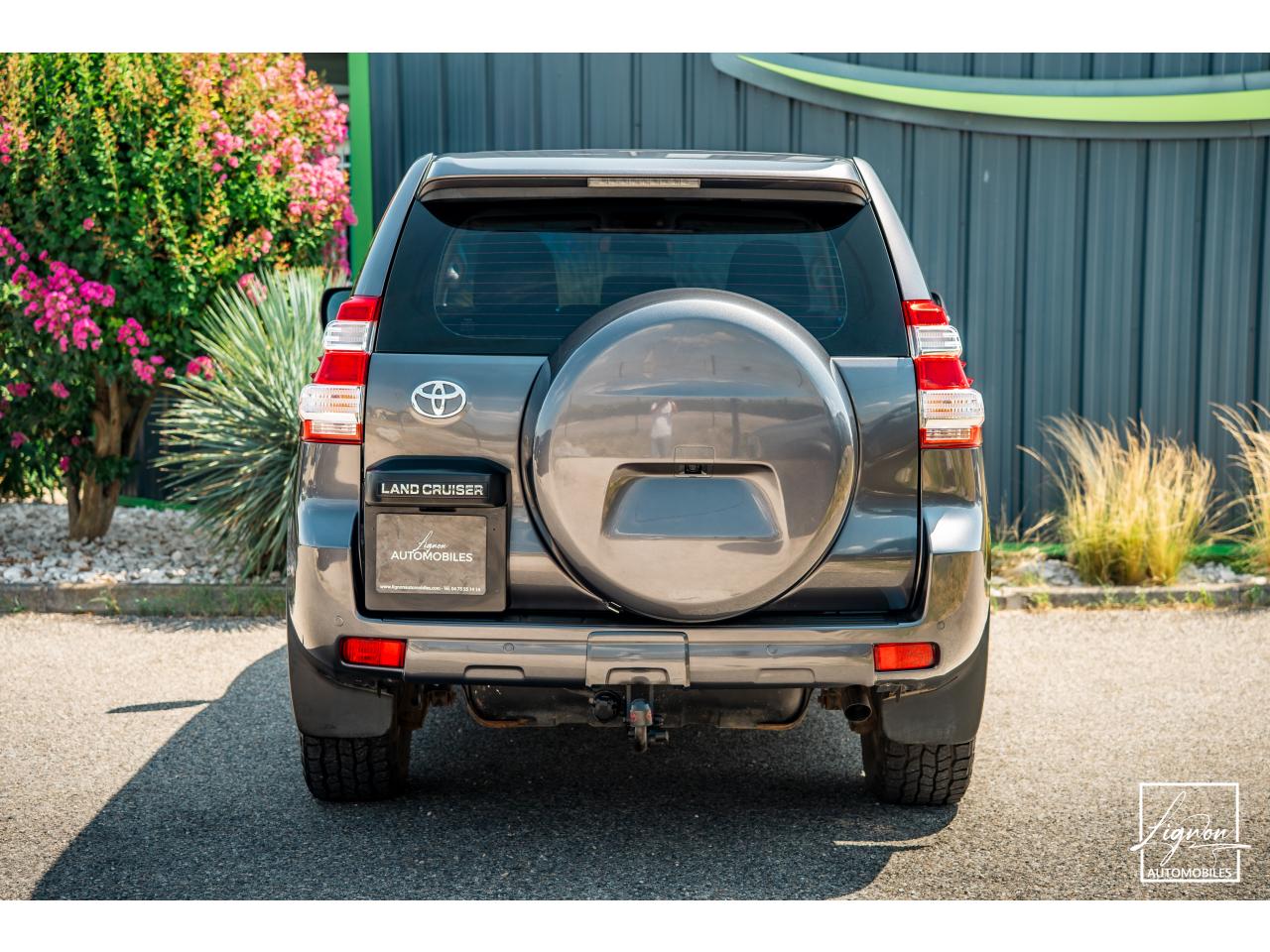 Photo TOYOTA LAND CRUISER 177 D-4D 5 places  KDJ 150 Légende BVM6