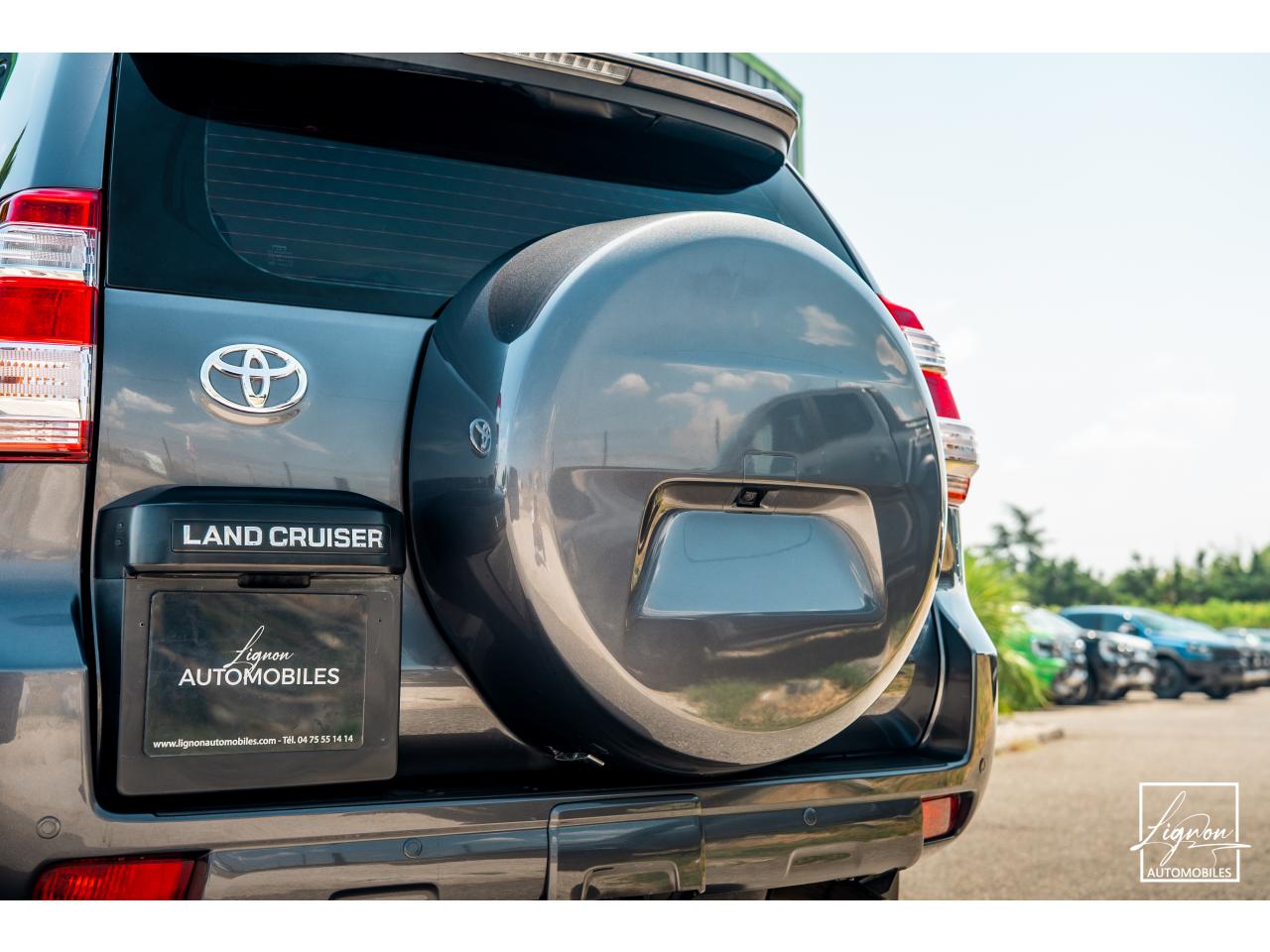 Photo TOYOTA LAND CRUISER 177 D-4D 5 places  KDJ 150 Légende BVM6