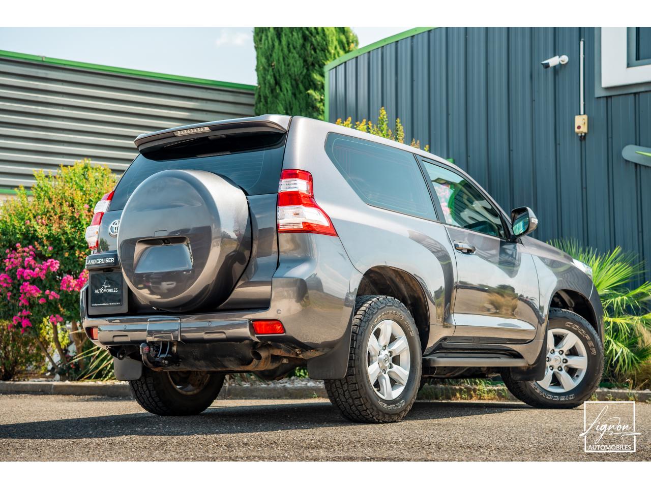 Photo TOYOTA LAND CRUISER 177 D-4D 5 places  KDJ 150 Légende BVM6