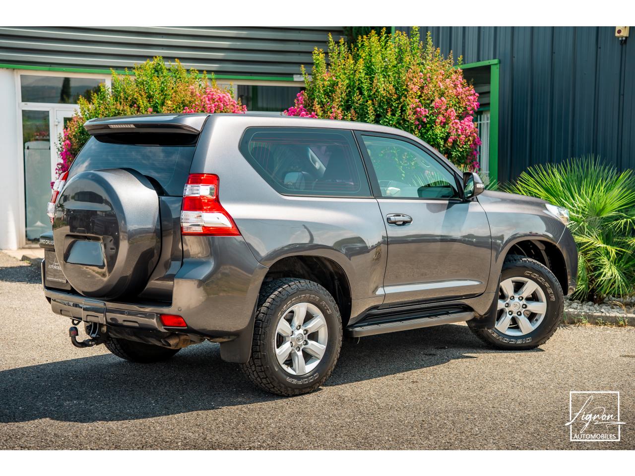 Photo TOYOTA LAND CRUISER 177 D-4D 5 places  KDJ 150 Légende BVM6