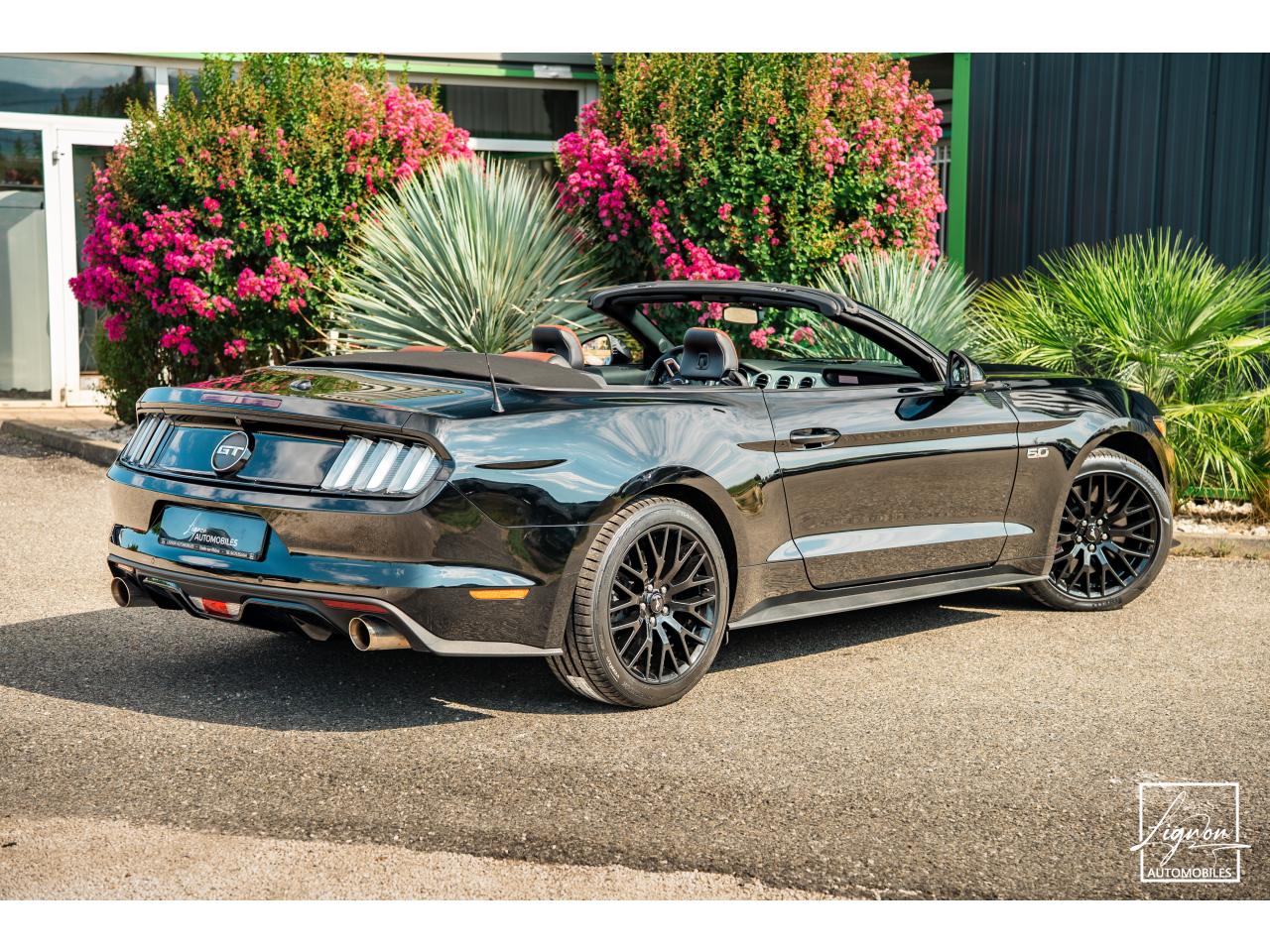Photo FORD MUSTANG Cabriolet 5.0 V8 - 421 - BVA  GT - Echappement Sport - à partir de 581 euros