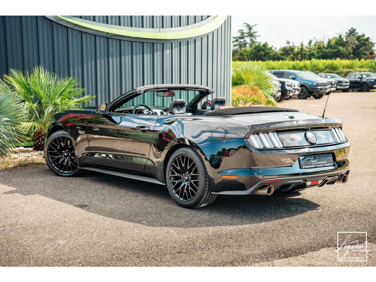 Photo FORD MUSTANG Cabriolet 5.0 V8 - 421 - BVA  GT - Echappement Sport - à partir de 581 euros