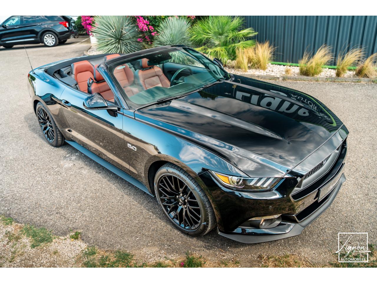 Photo FORD MUSTANG Cabriolet 5.0 V8 - 421 - BVA  GT - Echappement Sport - à partir de 581 euros