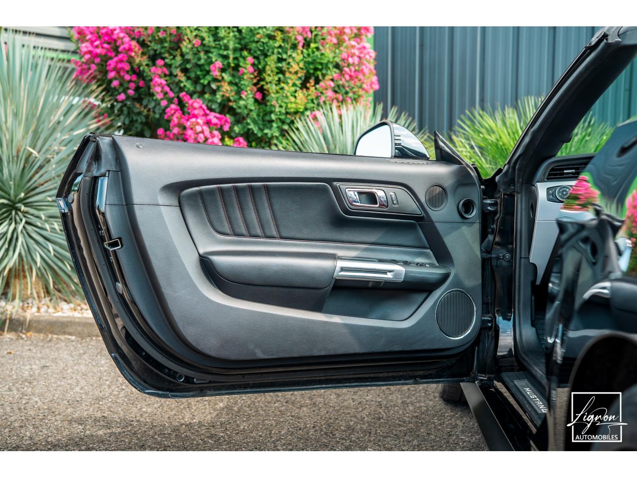 Photo FORD MUSTANG Cabriolet 5.0 V8 - 421 - BVA  GT - Echappement Sport - à partir de 581 euros