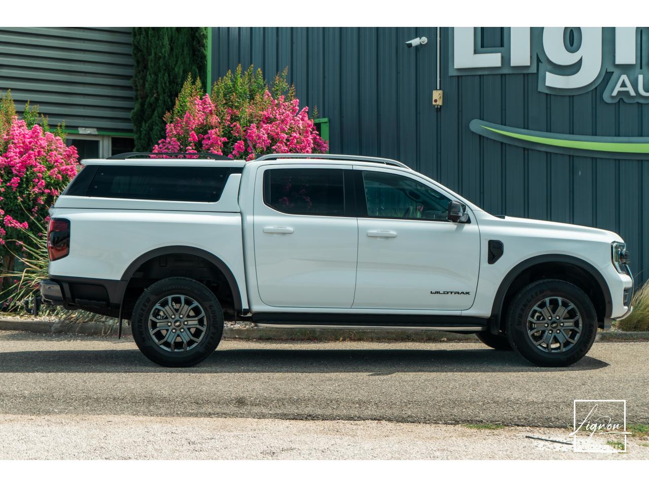 Photo FORD RANGER Wildtrak 2.0 EcoBlue - 205 - BVA10 Double Cabine 5 places - 1er main -  à partir de 393 euros