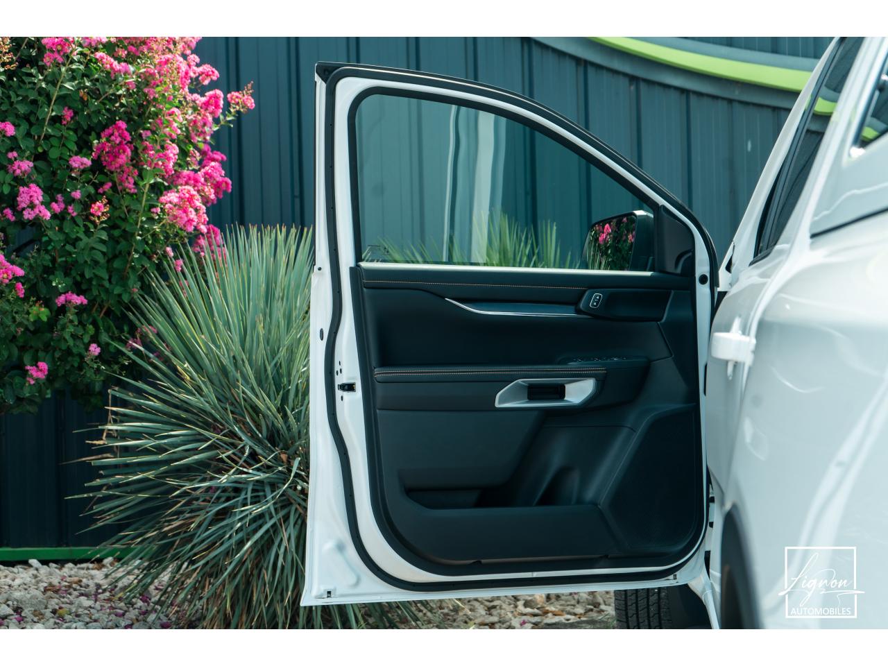Photo FORD RANGER Wildtrak 2.0 EcoBlue - 205 - BVA10 Double Cabine 5 places - 1er main -  à partir de 393 euros