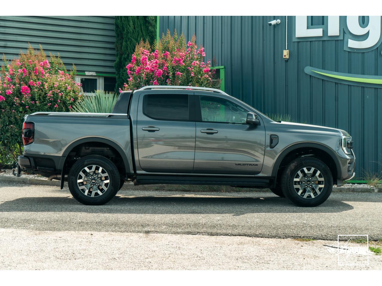 Photo FORD RANGER Wildtrak PHEV 2.3 EcoBoost 281 ch - BVA  Double Cabine - TVA Apparente - à partir de 533 euros