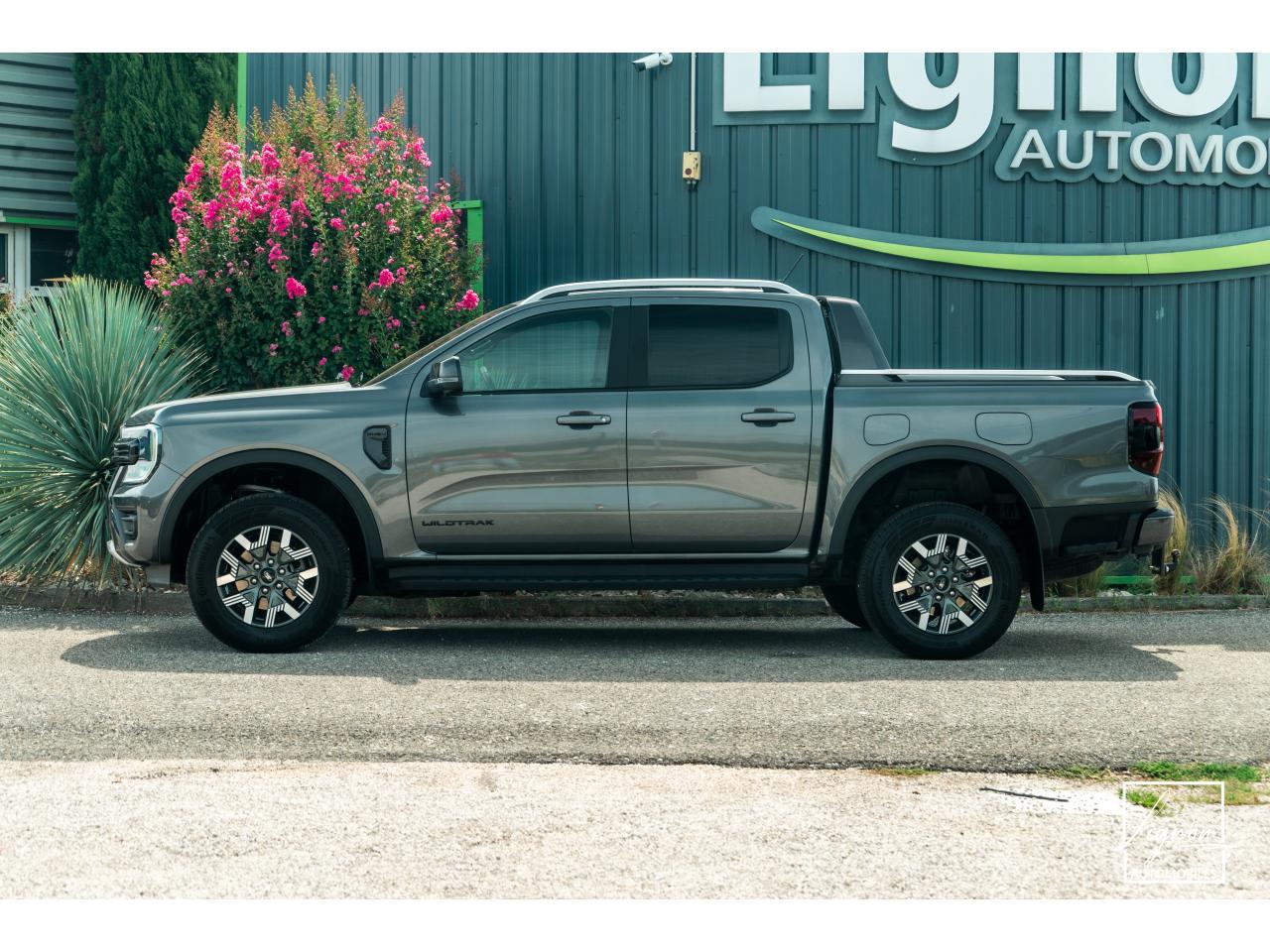Photo FORD RANGER Wildtrak PHEV 2.3 EcoBoost 281 ch - BVA  Double Cabine - TVA Apparente - à partir de 533 euros