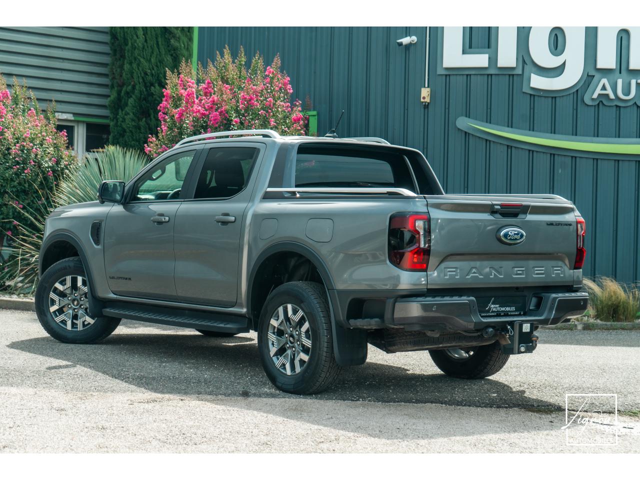 Photo FORD RANGER Wildtrak PHEV 2.3 EcoBoost 281 ch - BVA  Double Cabine - TVA Apparente - à partir de 533 euros