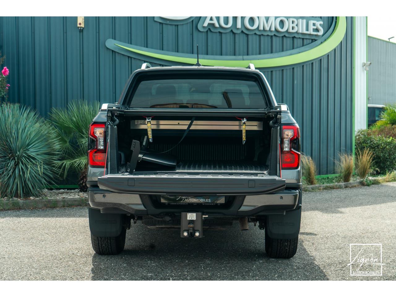 Photo FORD RANGER Wildtrak PHEV 2.3 EcoBoost 281 ch - BVA  Double Cabine - TVA Apparente - à partir de 533 euros