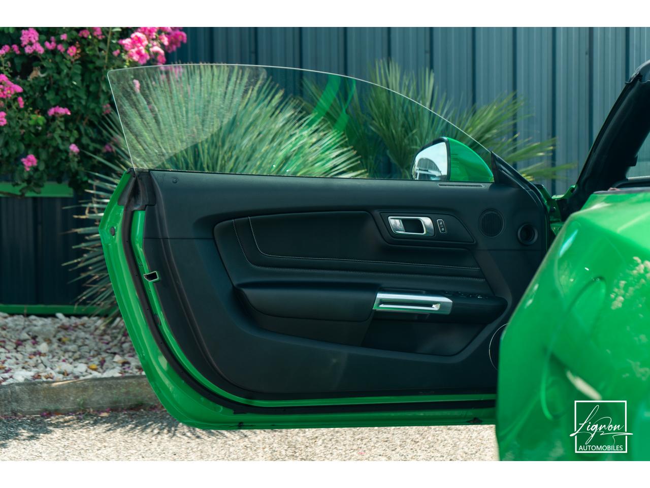 Photo FORD MUSTANG Cabriolet 5.0 V8 - 450 - BVA10  - 1er main - Magneride - Spinel Green