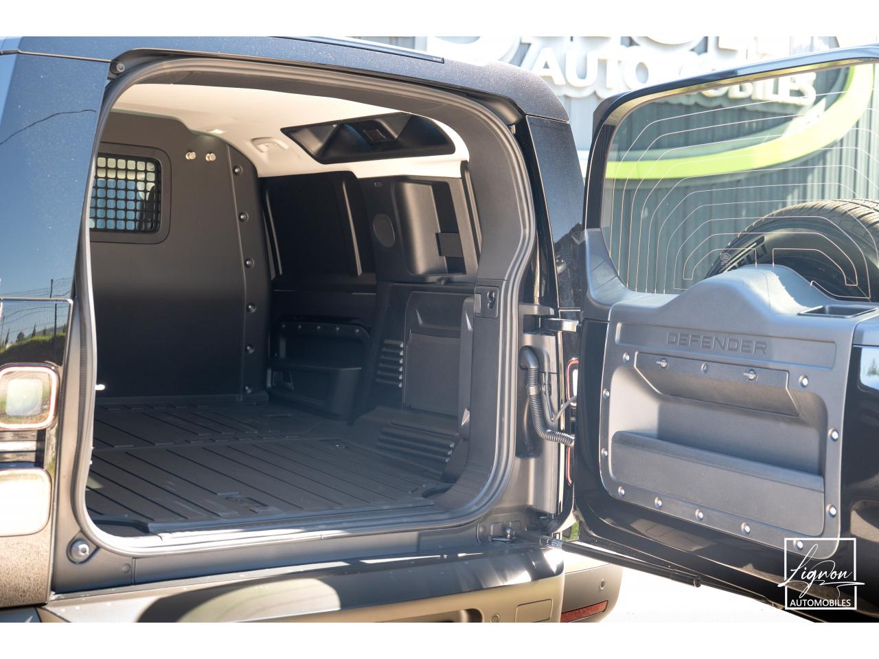 Photo LAND ROVER DEFENDER 110 3.0 D250 MHEV NEUF 2026 - BVA  II 110 HARD TOP TVA RECUPERABLE - à partir de 764 euros
