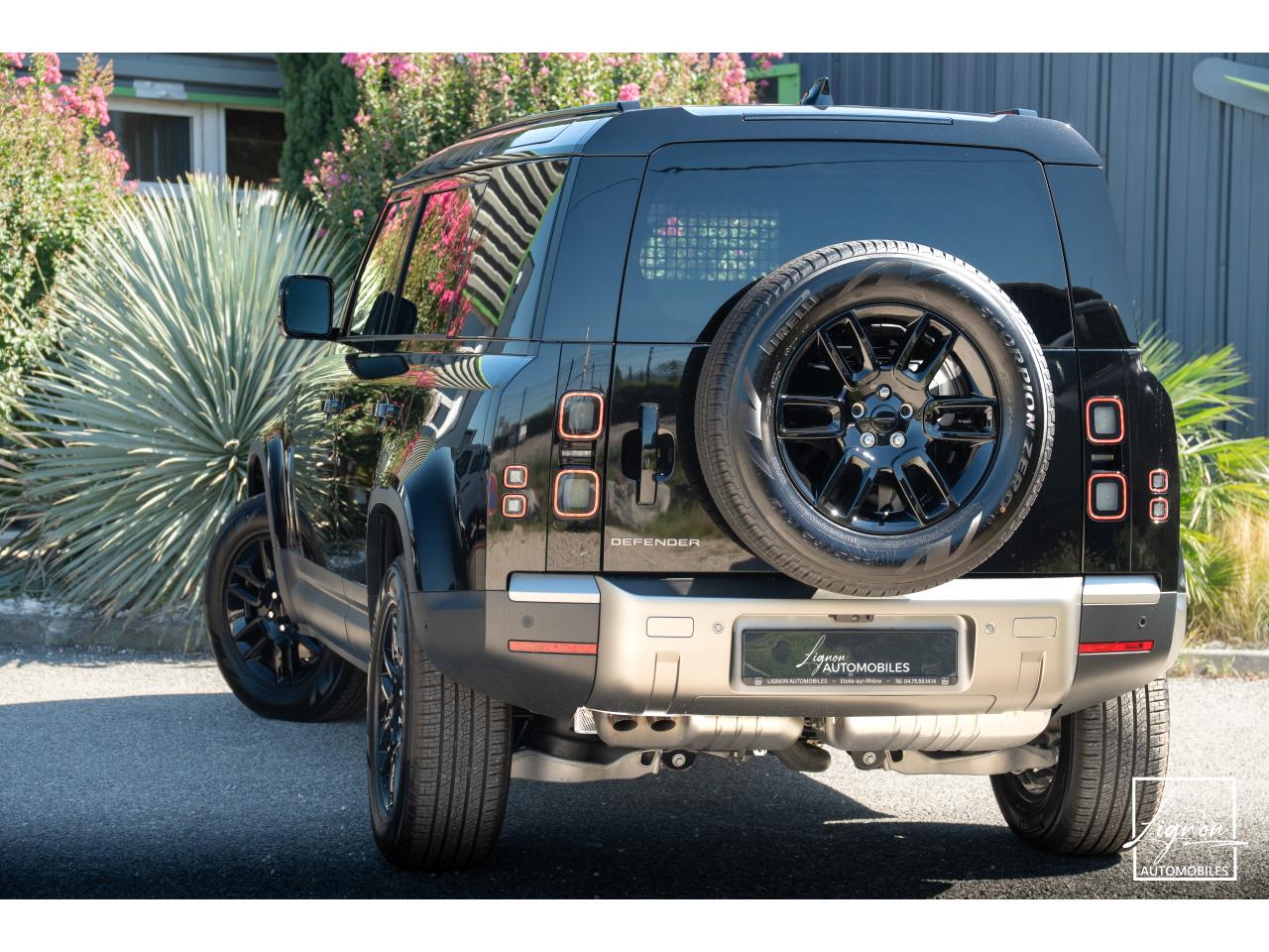 Photo LAND ROVER DEFENDER 110 3.0 D250 MHEV NEUF 2026 - BVA  II 110 HARD TOP TVA RECUPERABLE - à partir de 764 euros