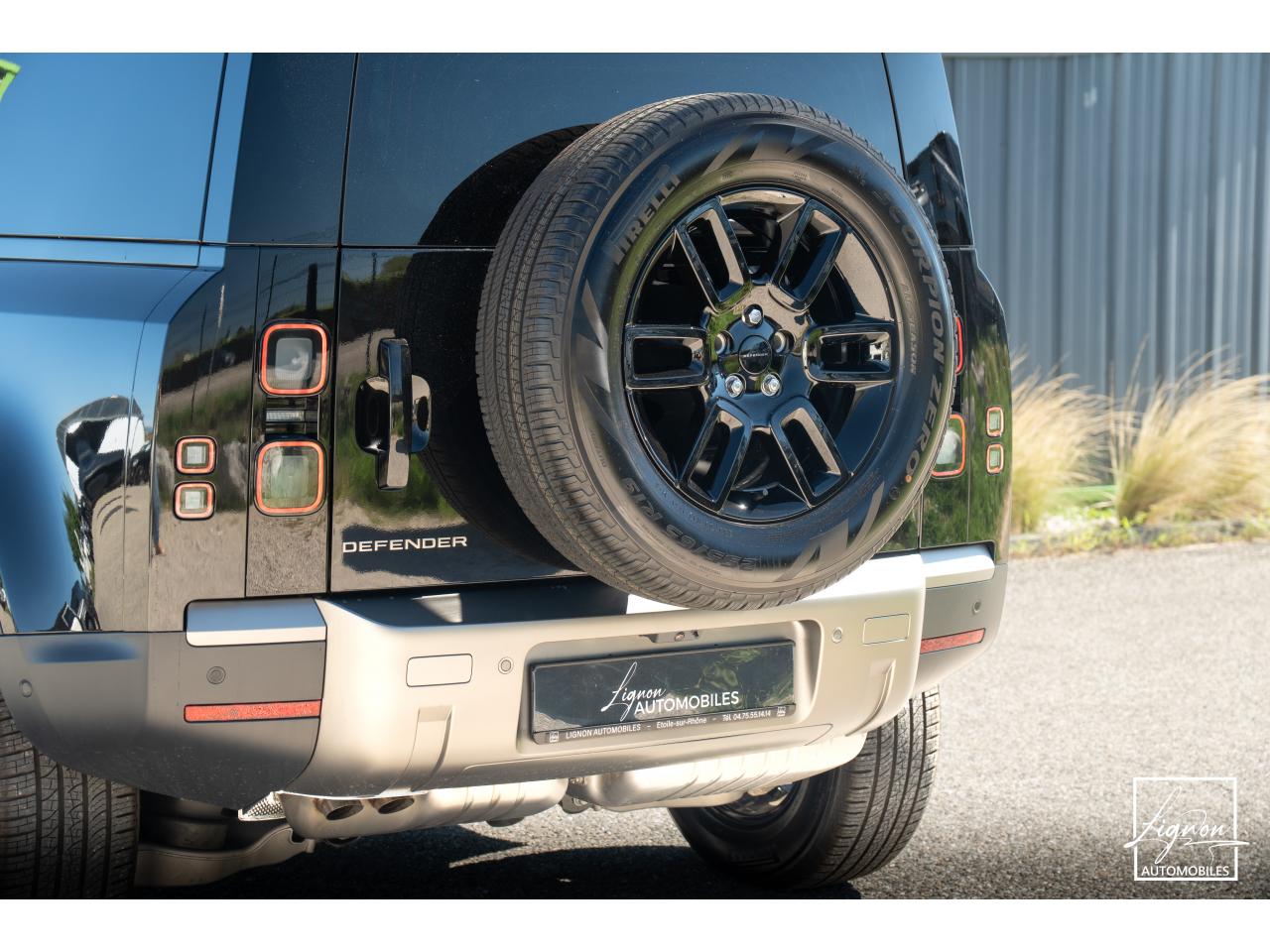 Photo LAND ROVER DEFENDER 110 3.0 D250 MHEV NEUF 2026 - BVA  II 110 HARD TOP TVA RECUPERABLE - à partir de 764 euros