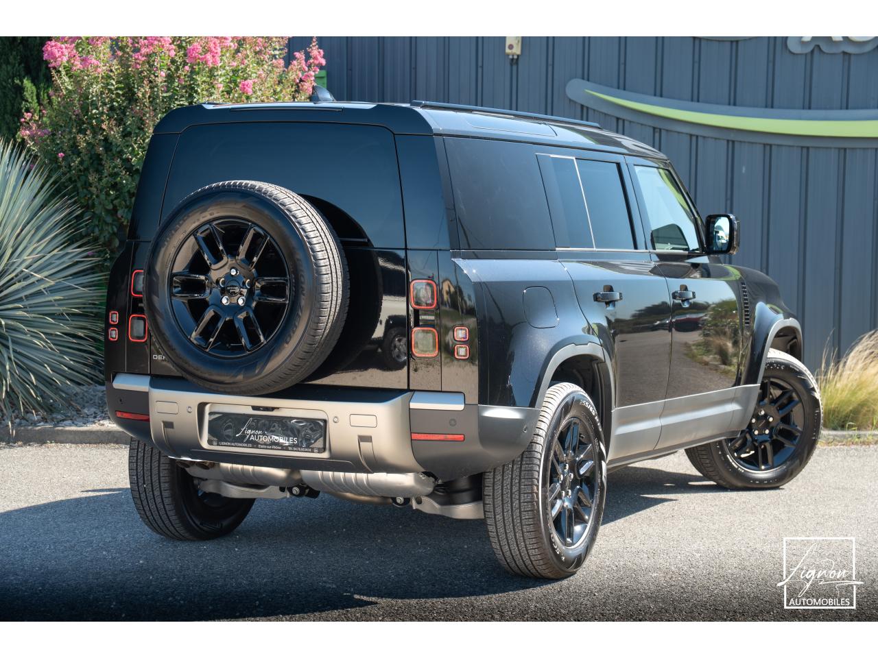 Photo LAND ROVER DEFENDER 110 3.0 D250 MHEV NEUF 2026 - BVA  II 110 HARD TOP TVA RECUPERABLE - à partir de 764 euros