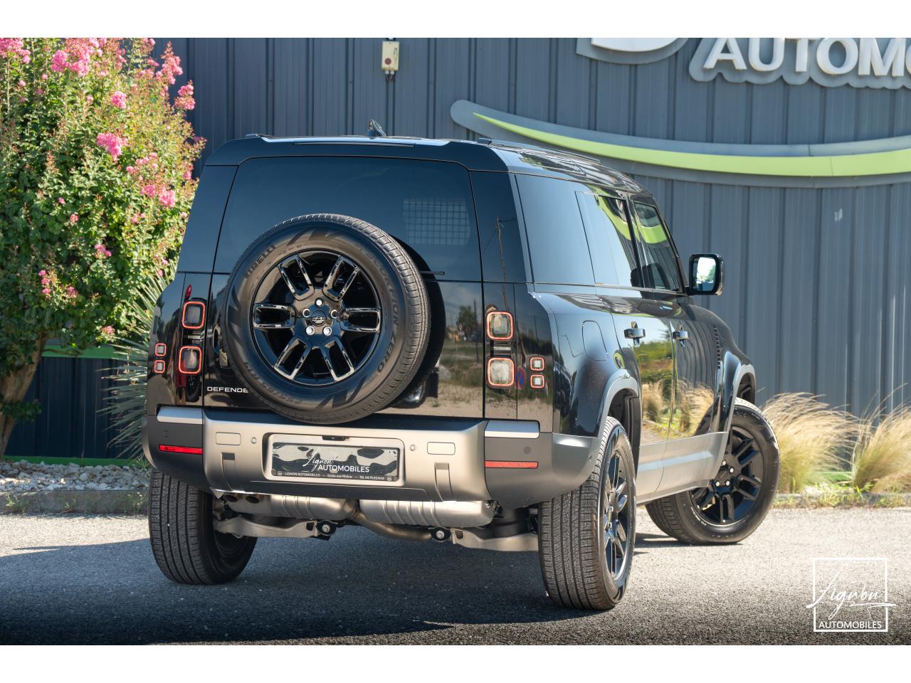 Photo LAND ROVER DEFENDER 110 3.0 D250 MHEV NEUF 2026 - BVA  II 110 HARD TOP TVA RECUPERABLE - à partir de 764 euros