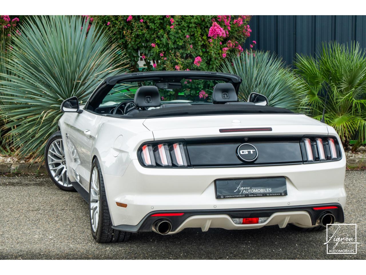 Photo FORD MUSTANG Cabriolet 5.0 V8 - 421 - BVA  GT - Echappement à Clapets - 1er main - à partir de 601 euros