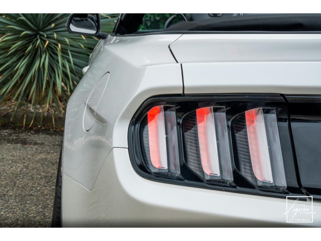 Photo FORD MUSTANG Cabriolet 5.0 V8 - 421 - BVA  GT - Echappement à Clapets - 1er main - à partir de 601 euros