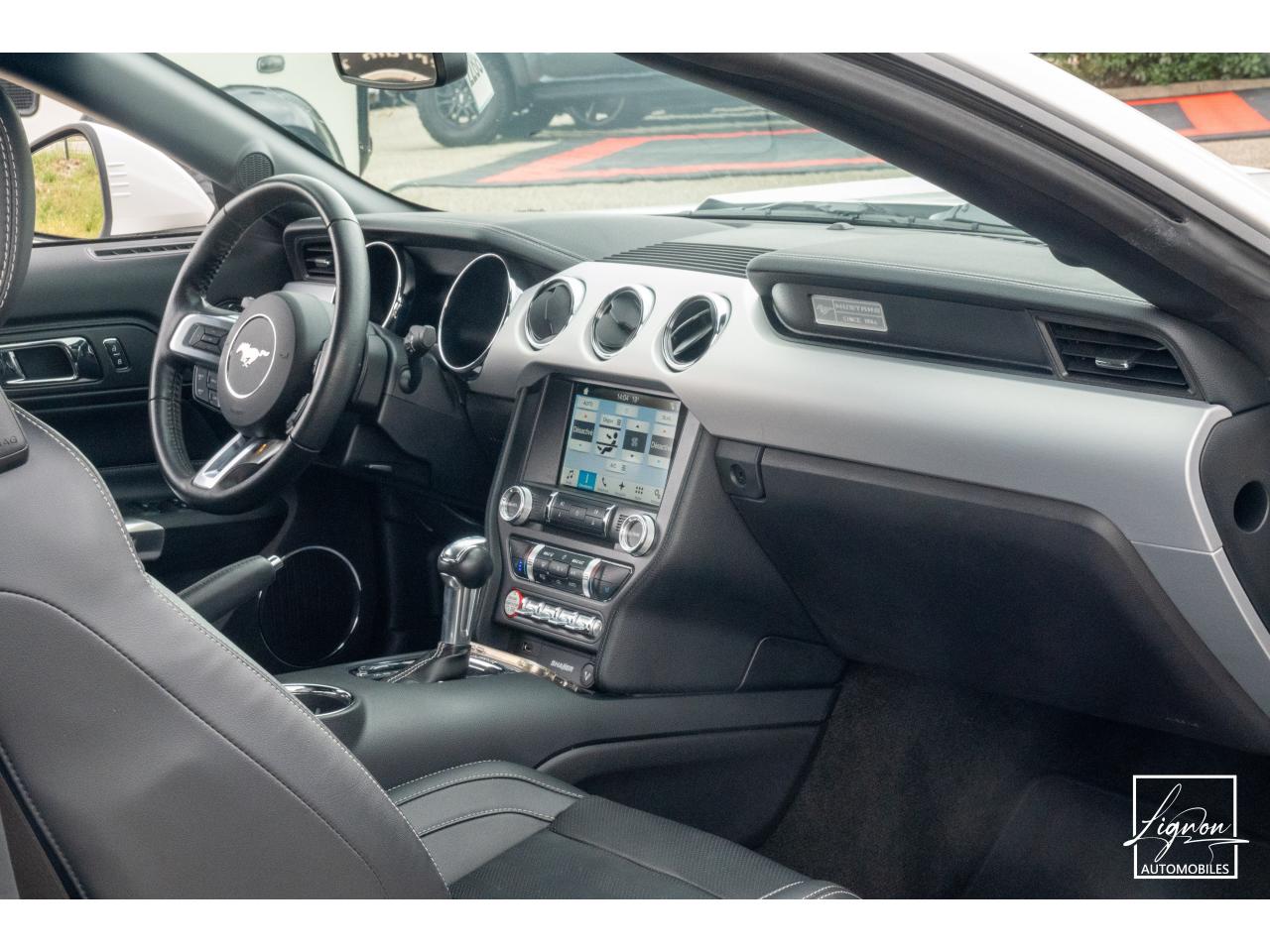 Photo FORD MUSTANG Cabriolet 5.0 V8 - 421 - BVA  GT - Echappement à Clapets - 1er main - à partir de 601 euros